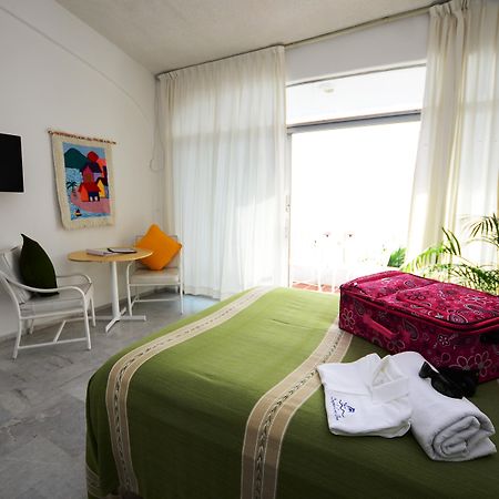 Dolphin Cove Inn 曼萨尼约 外观 照片